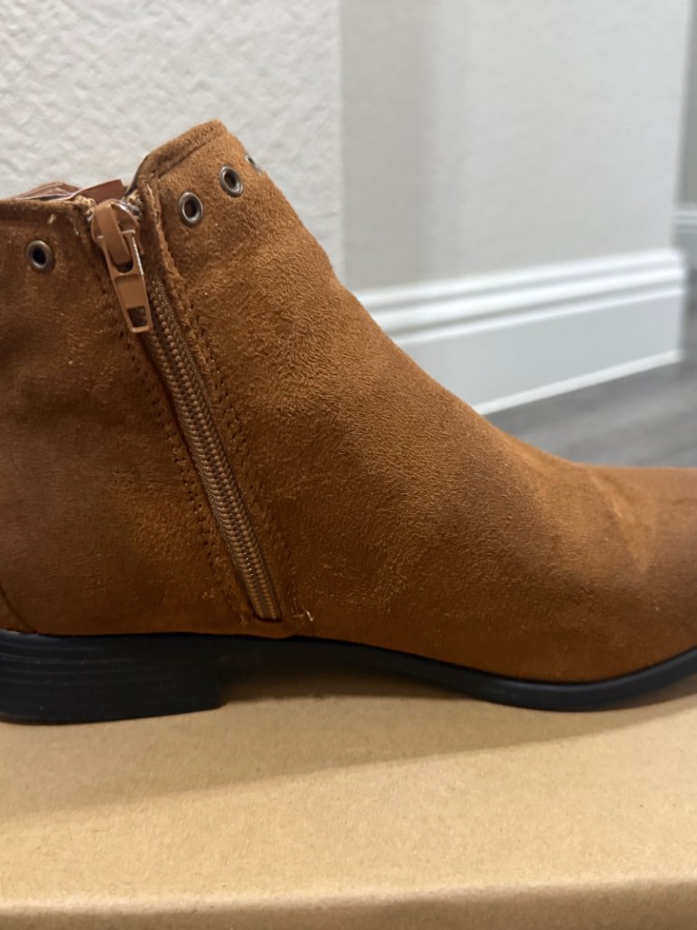 Olive Street Cognac Brown Ankle Booties Size 8.5 Side Zip Studded Chelsea Boots — image 7 of 8